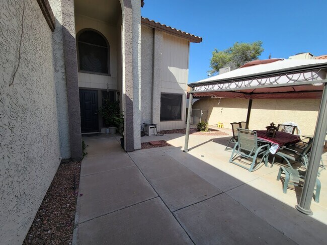 Foto del edificio - 2032 W Knowles Cir
