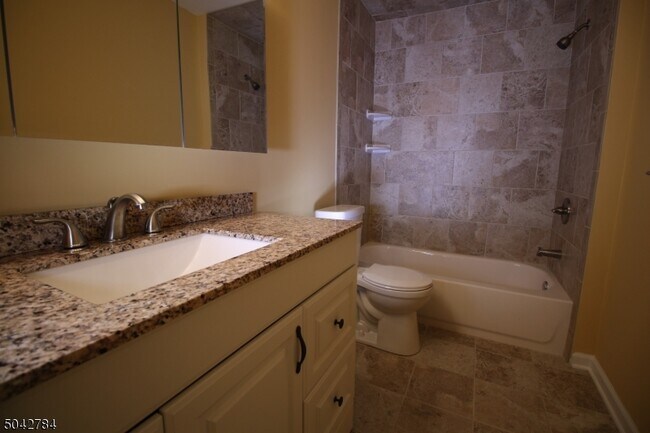Foto del edificio - 5 Spruce Ct