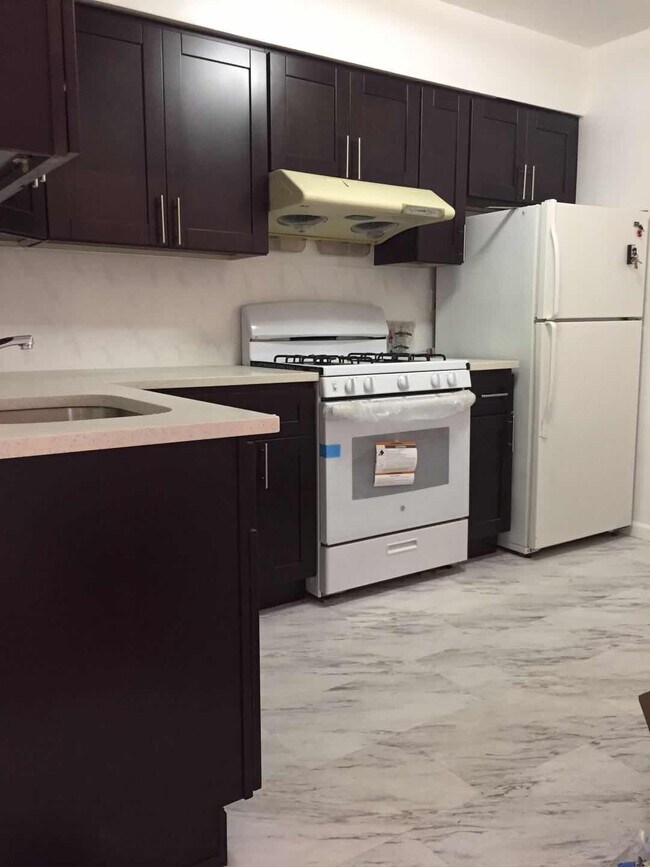 Foto del edificio - 32-10 75th St