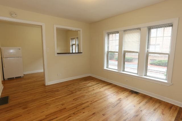 Building Photo - 645 W Barry Ave