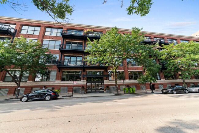 Building Photo - 1040 W Adams St