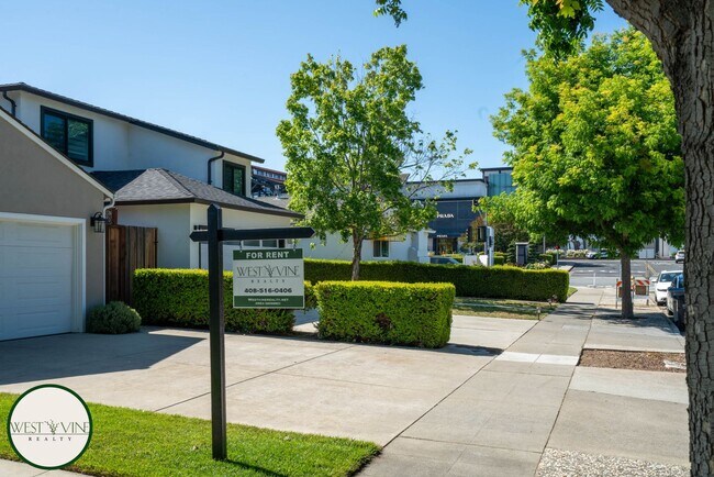 Foto del edificio - Stunning 3 Bed / 2 Bath Home | Attached Ga...