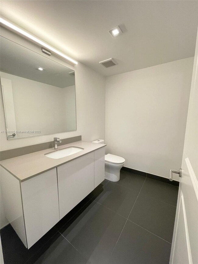 Building Photo - 1600 NE 1st Ave