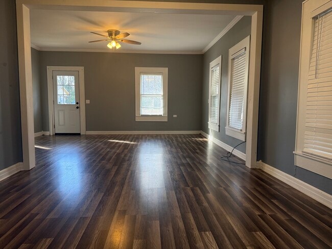 Building Photo - 119 S Mcsweyn Pl