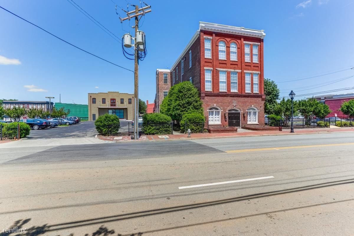 Building Photo - 1 br, 1 bath Apartment - 212 E Leigh St #31