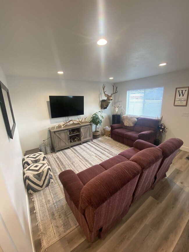 Building Photo - 546 E 625 S