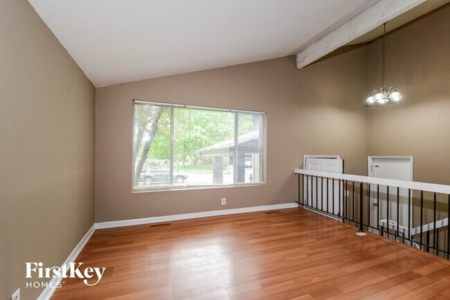 Building Photo - 1650 Woodman Dr