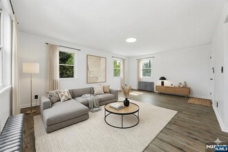 Building Photo - 826 7th St