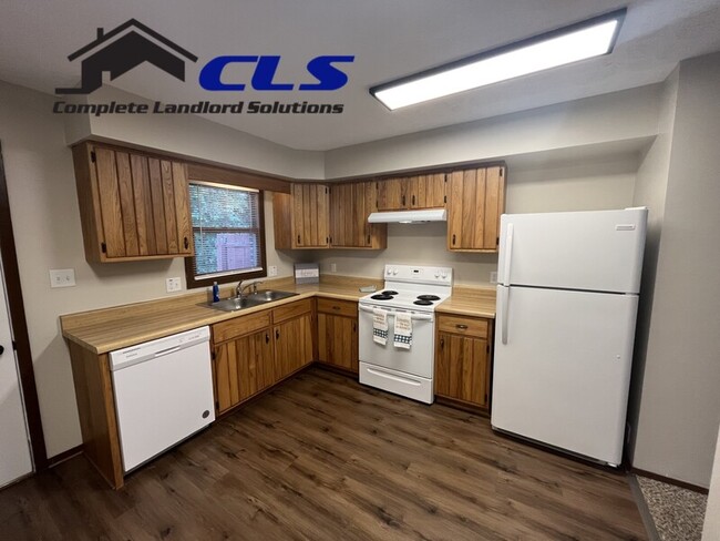 Building Photo - 1830 E Southern Manor Dr