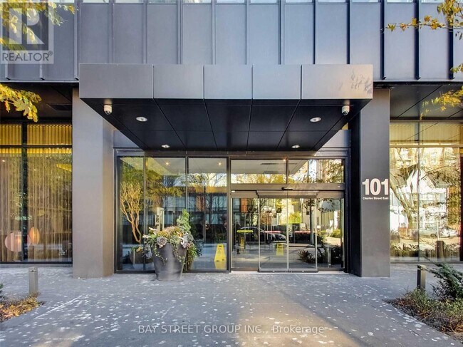 Photo du bâtiment - 101 Charles St E