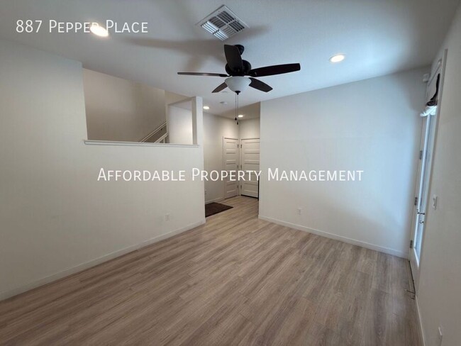 Building Photo - 887 Pepper Pl