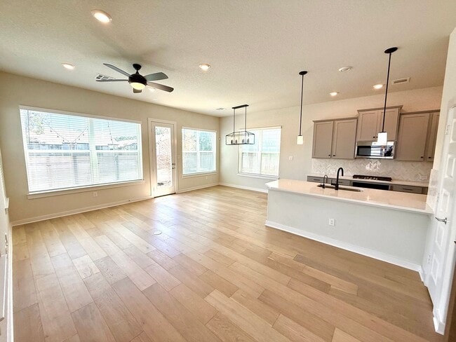 Building Photo - **APPLICATION RECEIVED** **MOVE IN SPECIAL** 2-Story 3 Bedroom / 2.5 Bath Home In Gated Community!