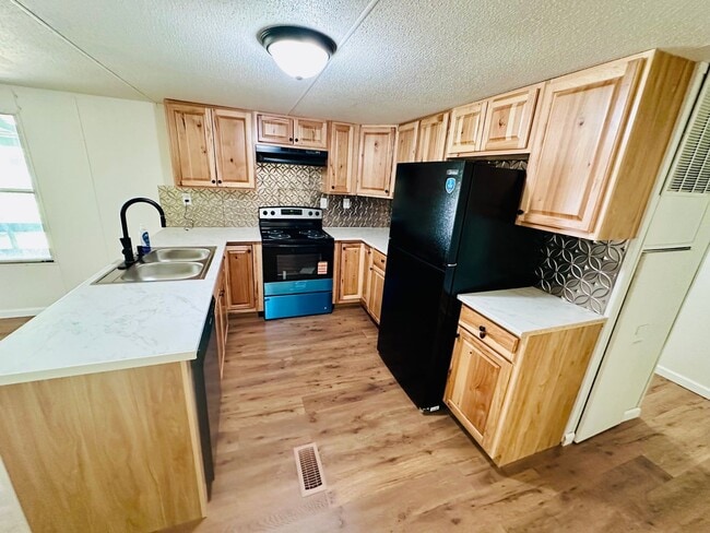 Building Photo - NEW RENTAL LISTING
