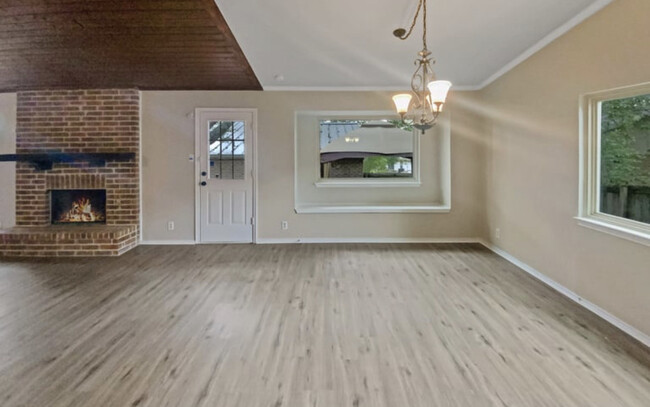 Building Photo - 106 Deerglen Ave