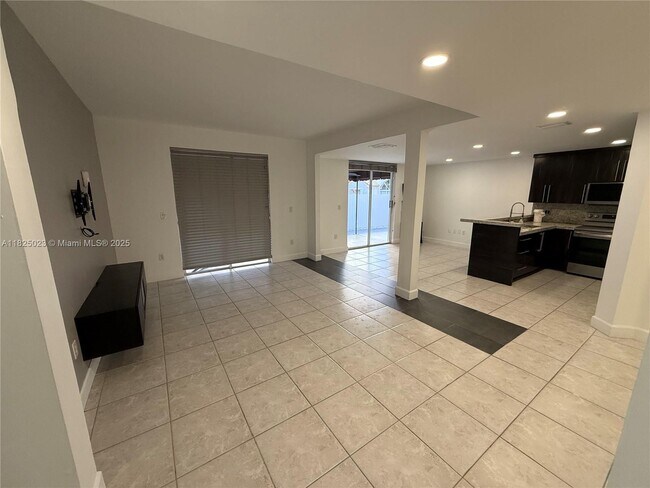 Building Photo - 8660 SW 161st Ave