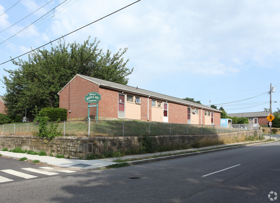 Primary Photo - Riozzi Court apartments