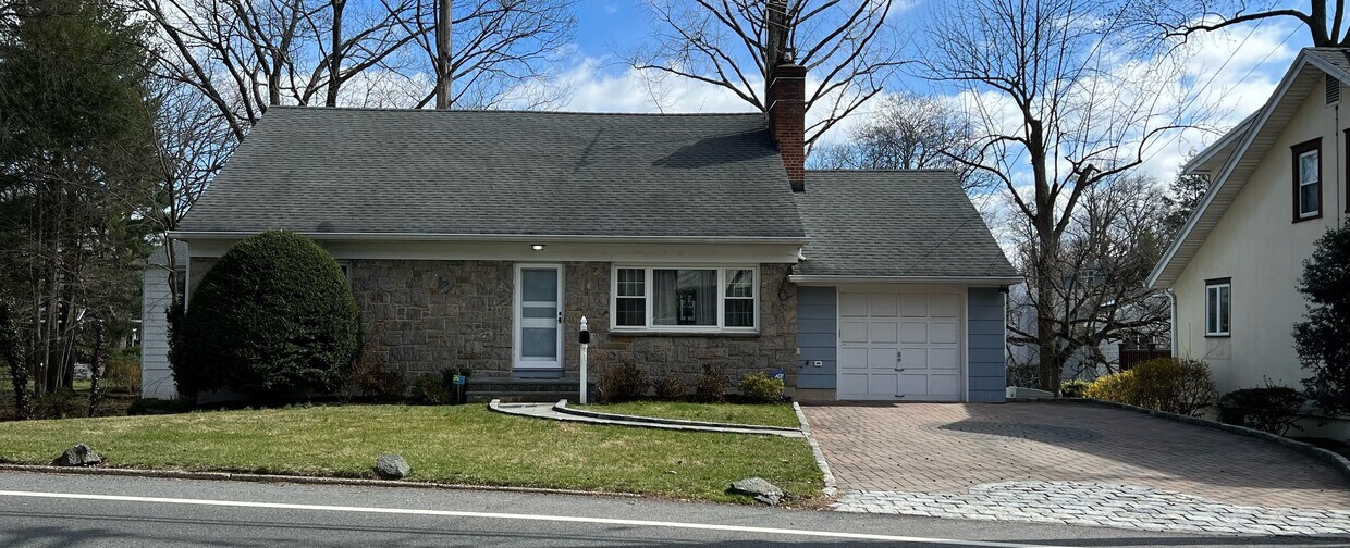 Foto principal - 458 Weaver St