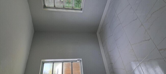Foto del edificio - 3700 Jackson Blvd