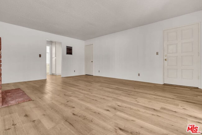 Foto del edificio - 2469 Purdue Ave