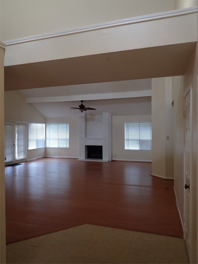 Foto del edificio - 2130 Greencove Ln