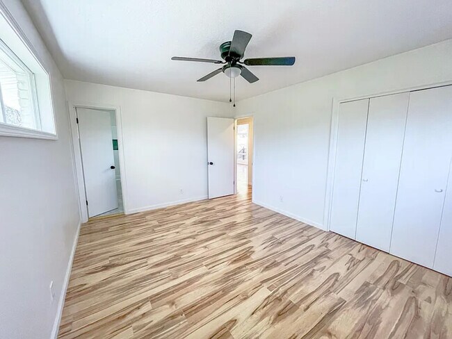 Building Photo - 323 Forrest Glen Rd