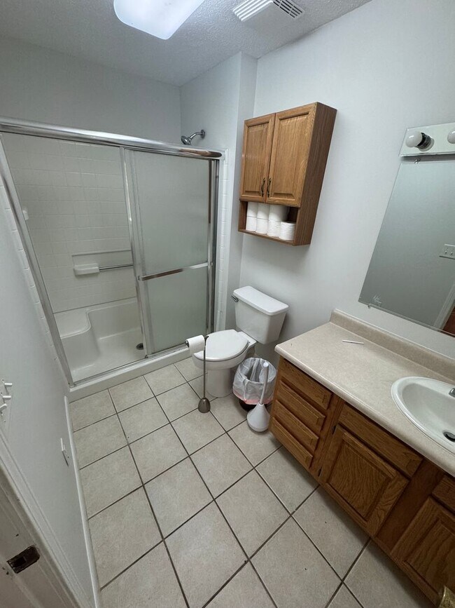 Foto del edificio - Two Bedroom Single Family Home with Fenced...