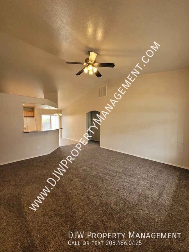 Foto del edificio - 165 Eaton Rd