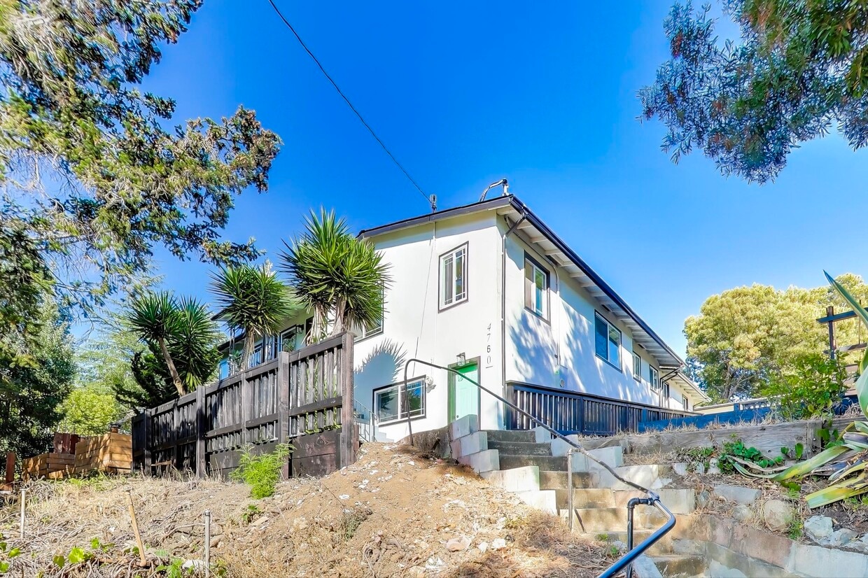 Primary Photo - 4760 Tompkins Ave