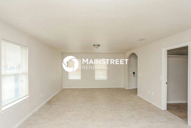 Building Photo - 3 Bedroom Pet-Friendly Home in Dallas, TX with Main Street Renewal