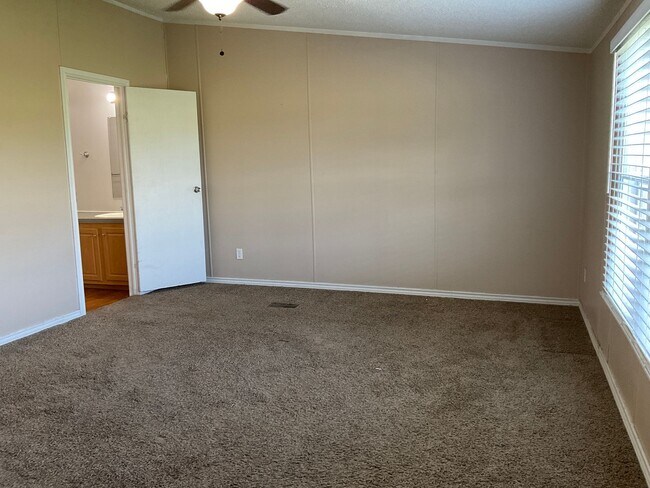 Foto del edificio - *COMING SOON* An absolute must see!  5 bed...