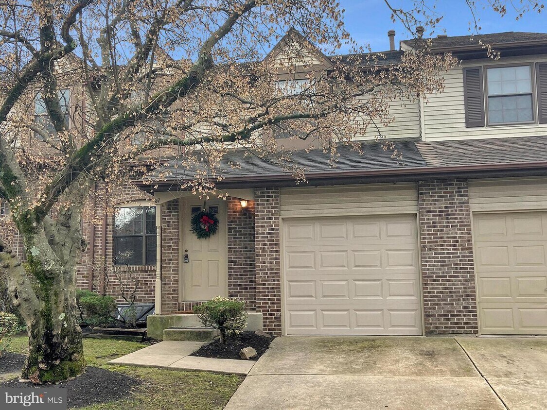 Foto principal - 57 Greensward Ln