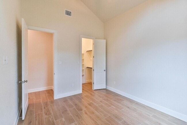 Building Photo - 1406 Prospect Cir