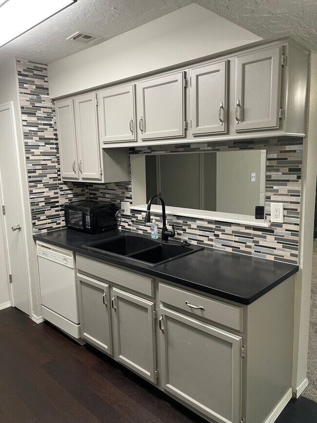 Building Photo - 9012 S College Ave