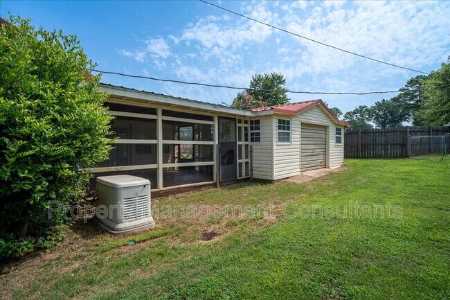 Foto del edificio - 2524 Chickasaw Dr