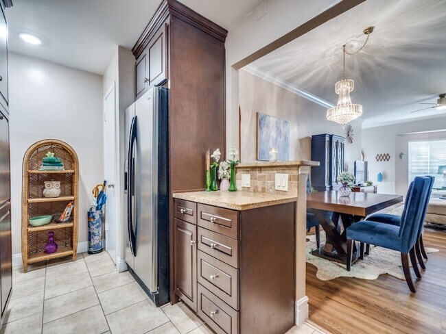 Foto del edificio - 6011 E University Blvd