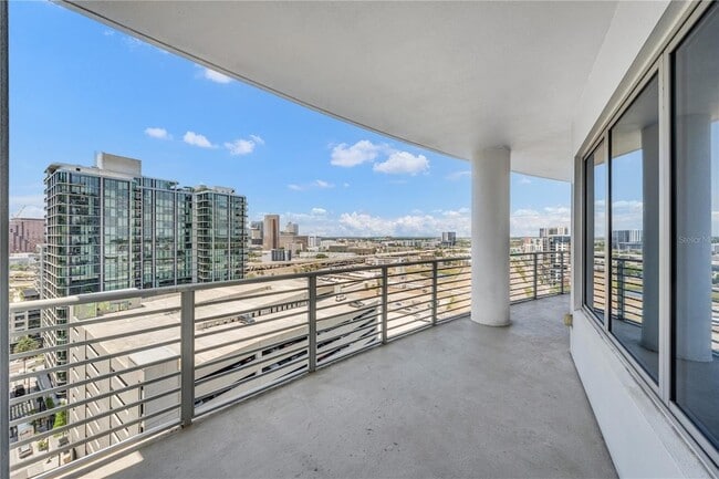 Building Photo - 449 S 12th St