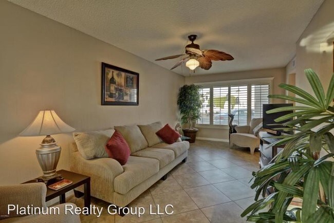 Foto del edificio - 2 br, 1.5 bath House - 907 E Michigan Ave