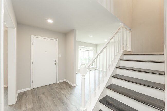Building Photo - 21402 Park Royale Dr