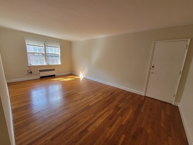 Building Photo - 56 Elm St