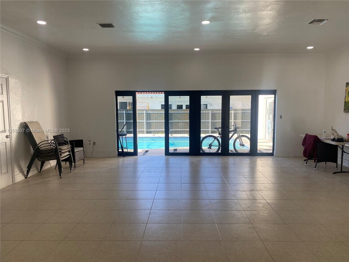 Foto del edificio - 8531 SW 16th Ter