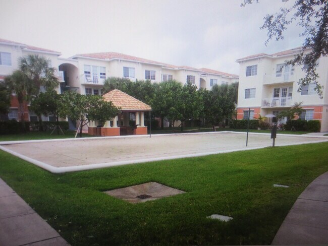 Foto del edificio - 9873 Baywinds Blvd