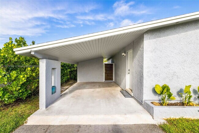 Foto del edificio - 2111 N 14th Ct