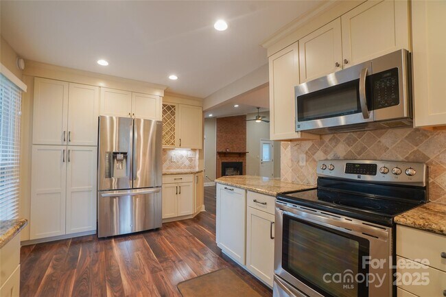 Foto del edificio - 2434 Dryden Ln