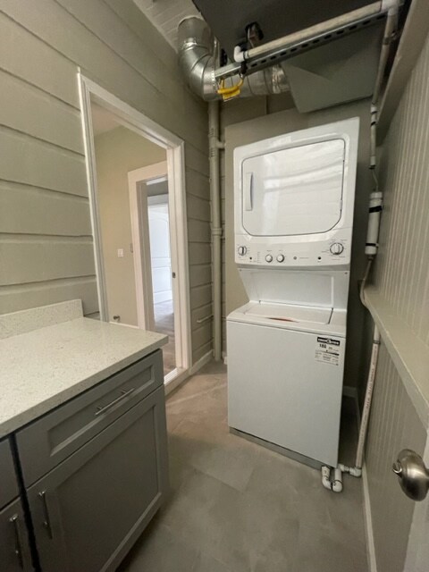 Building Photo - 1370 Pine St