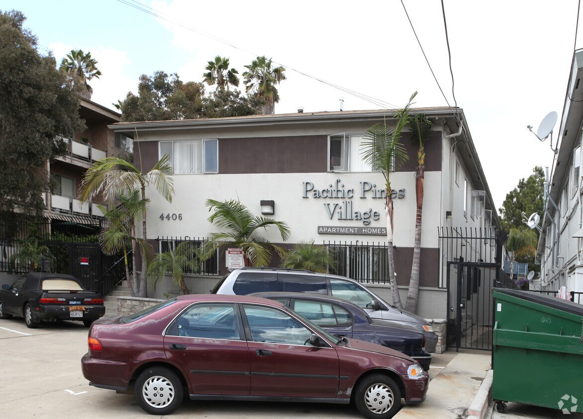 Foto del edificio - Pacific Pines Village