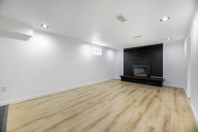 Foto del edificio - 3831 W Rutgers Pl