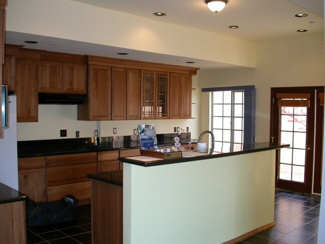 Foto del edificio - 454 Redwood Dr