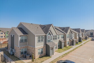 Building Photo - The Lofts at Valencia