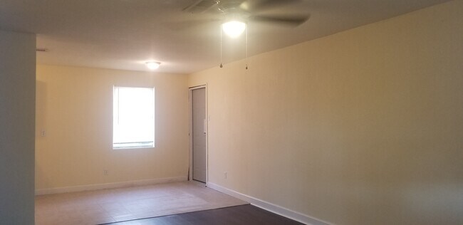 Building Photo - 6305 Skylark Ln