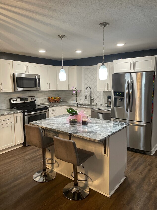 17 Bourbon St Unit 82, Peabody, MA 01960 Condo for Rent in Peabody